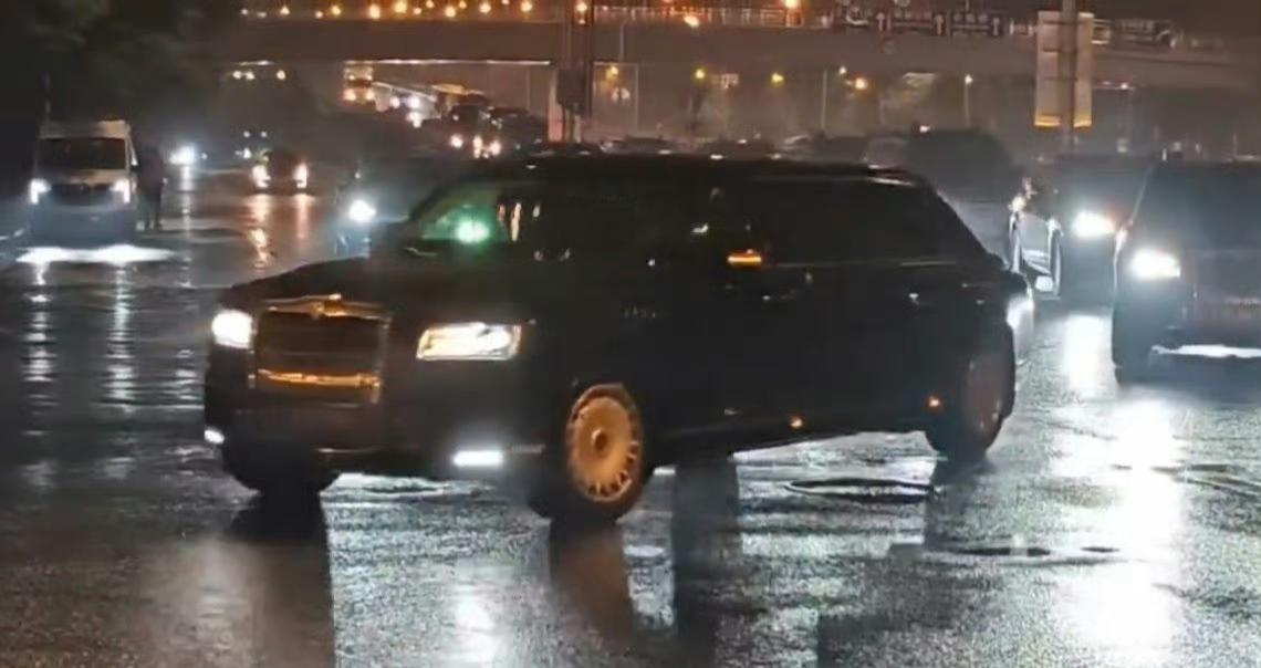 普京的车队已经在北京了，都是俄产“奥鲁斯”豪华轿车，排面不会比特朗普的“野兽”差