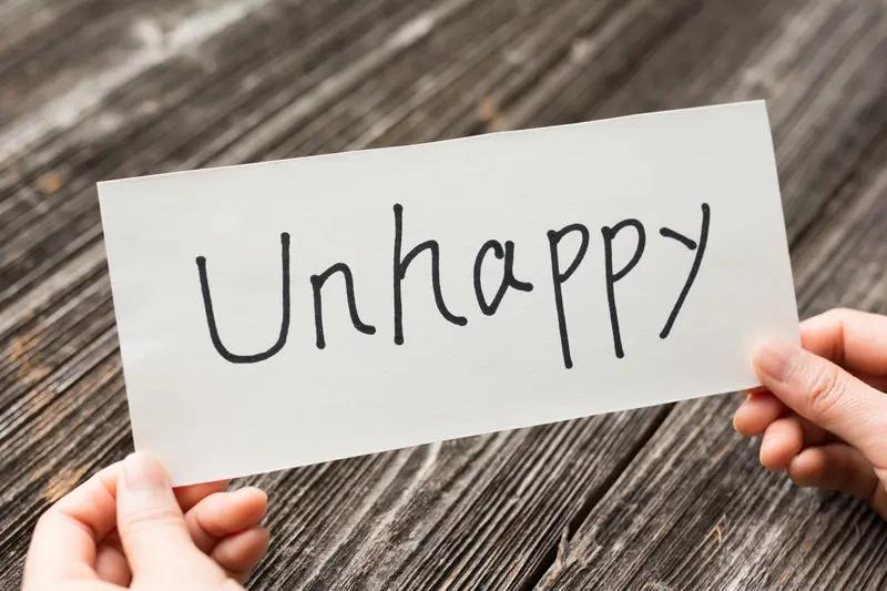 水手服少女跪地爬行！爱泼斯坦案300万文件曝光，250名未成年受害者背后是权贵狂