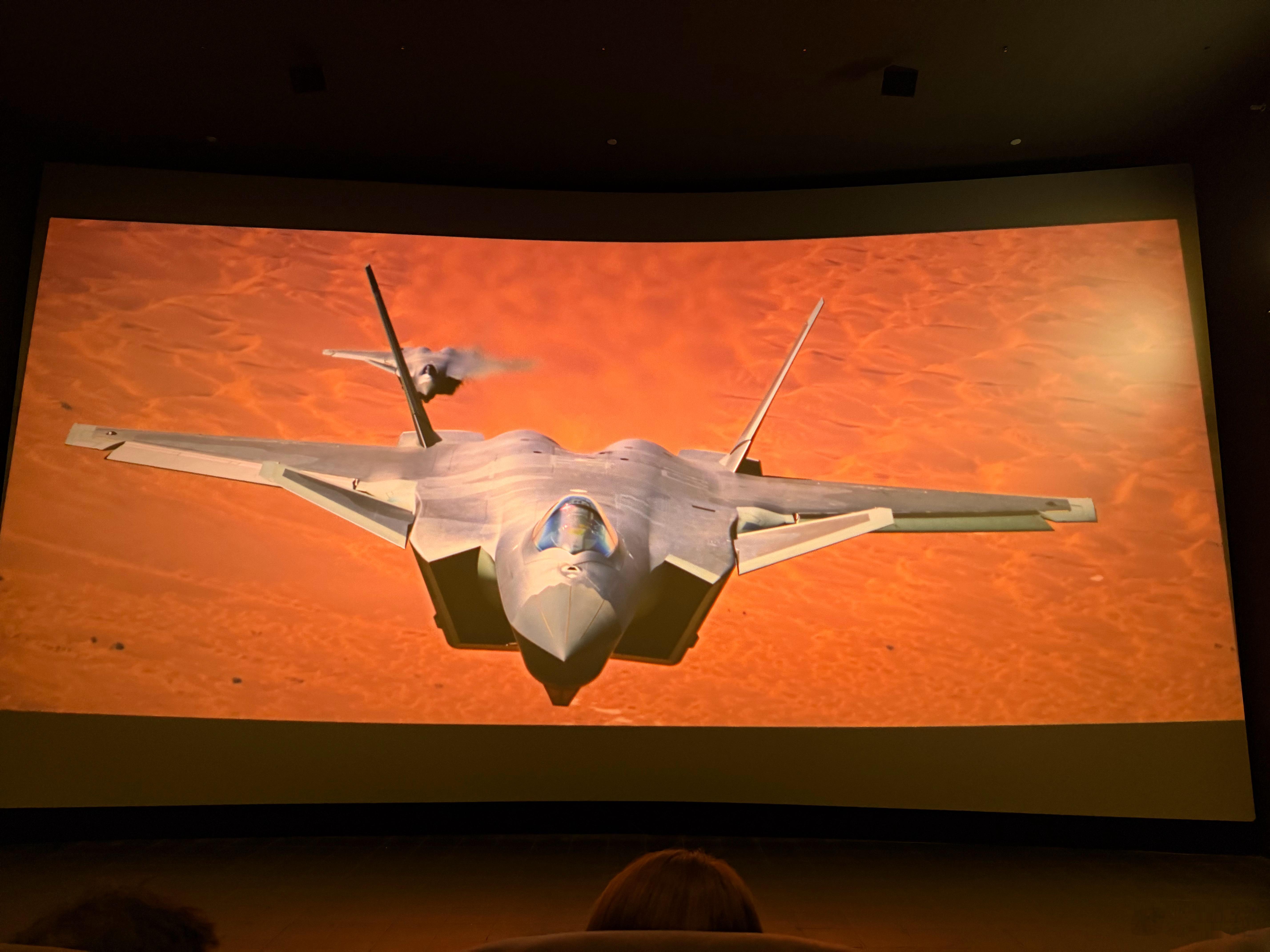 《铁血战士：杀戮之地》意外还挺好看，铁血战士变主角也不惊悚了，成了标准的爆米花片