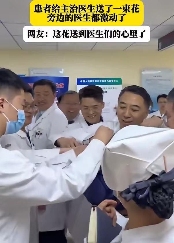 海南，一男子从ICU康复后，给医生准备了礼物表示感谢，医生收礼可是禁忌。可谁知，