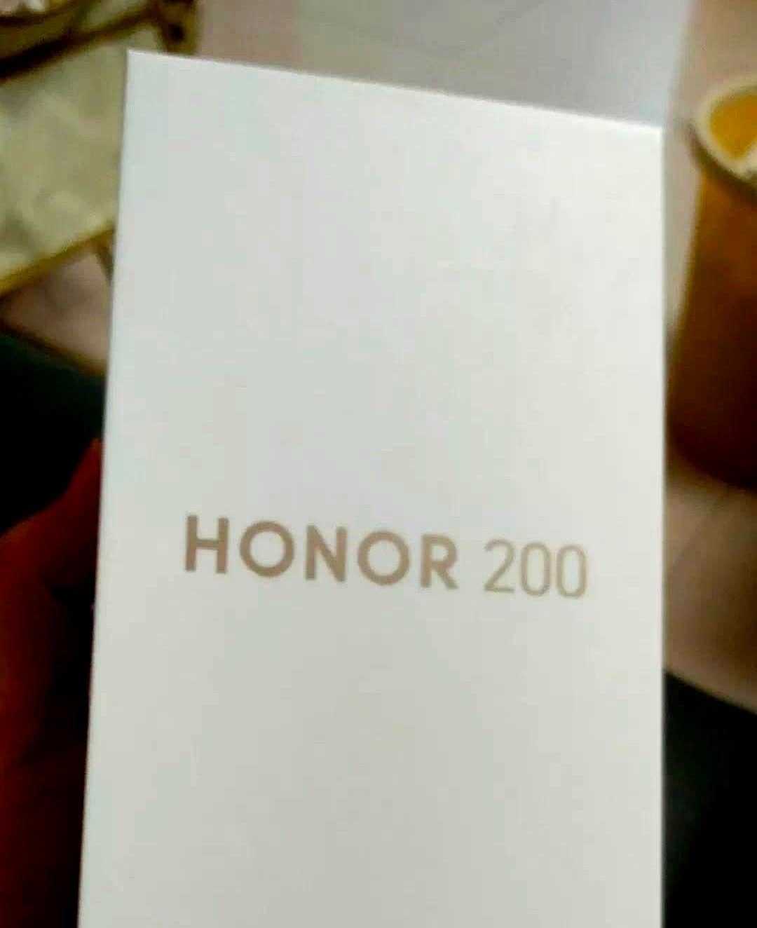 不得不说荣耀手机的质量确实好。这次换新机的时候才发现，现在的屏幕技术真是