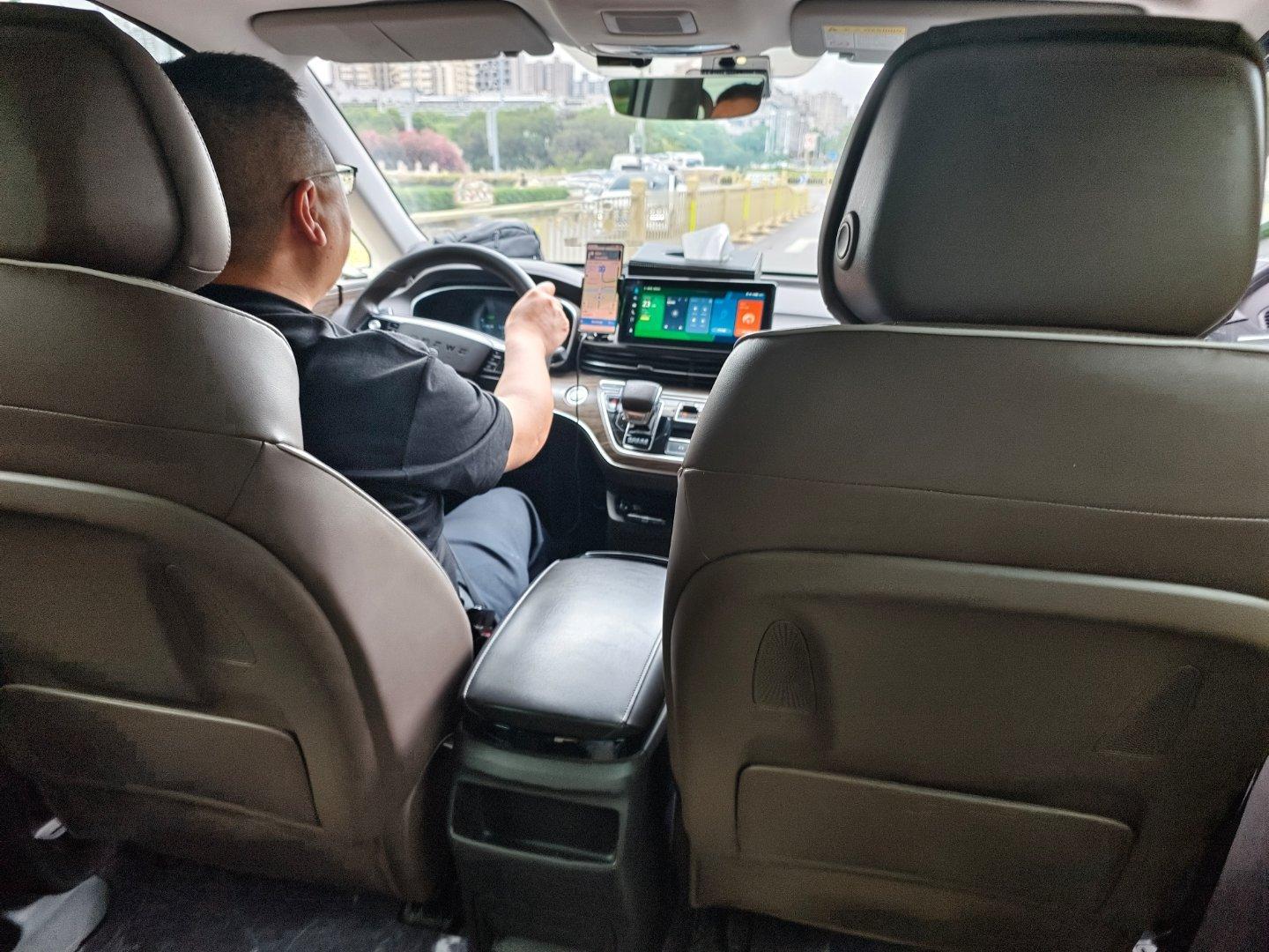 太卷了吧，打专车，来了个MPV[跪了]​​​