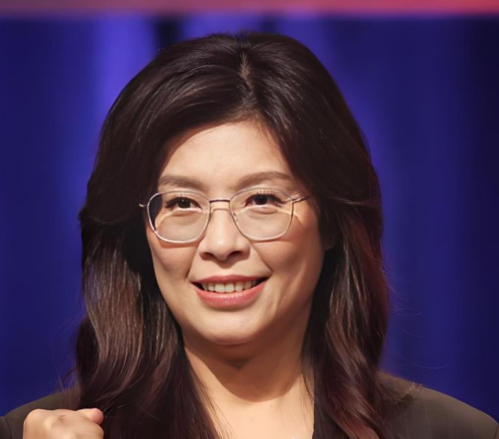 实在没想到！郑丽文居然公开表态，她当众表示：我是中国人！ 这句话在岛内引