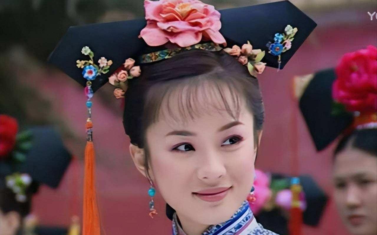 1661年，顺治刚咽气，20岁的贞妃就被逼殉葬。贞妃匆忙更衣，几个小太监就冲进