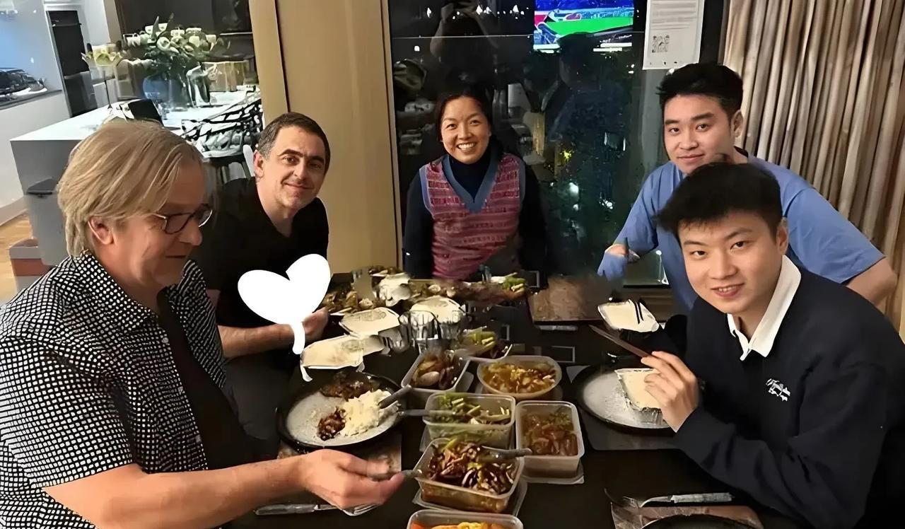 赵心童夺冠揭秘罗尼奥沙利文素来对中国球员很友好，特别是对赵心童欣赏有加，本届斯