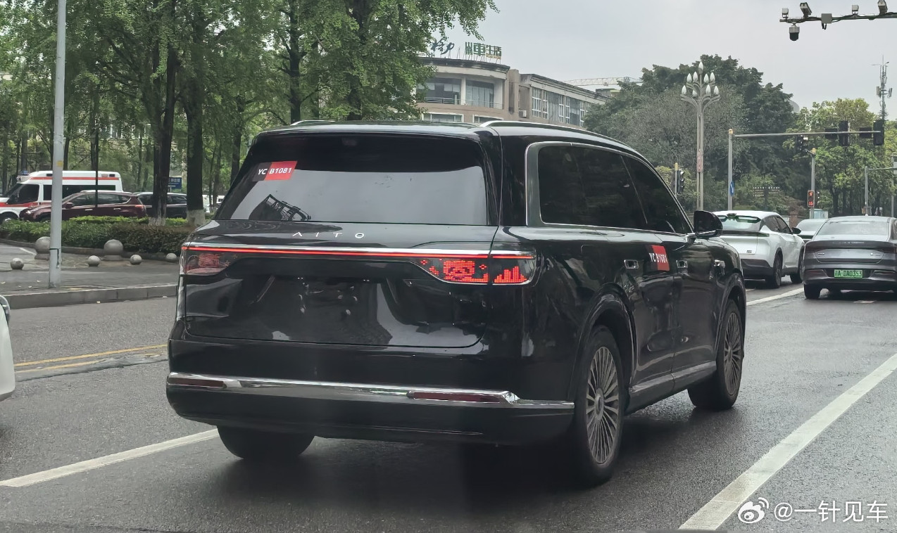 无伪装的新款问界M9路试车开始露面了，这个气势可以的