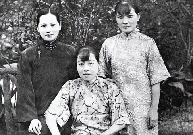 1949年，蒋介石下野前动了杀心，密令对宋庆龄下手。孙科得知后连夜踹开特务据点大
