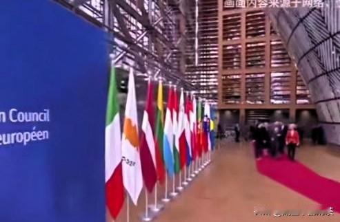 美乌又整新活！美国把乌入欧盟塞进俄乌和平计划，这下欧盟算是彻底被架在火上