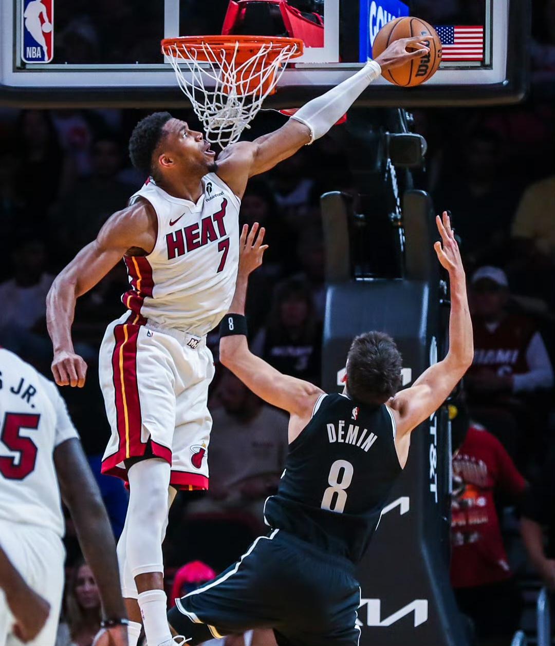 字母哥，太猛了！NBA季前赛接近尾声，主力球员的出战时间也有所延长，今日热火1