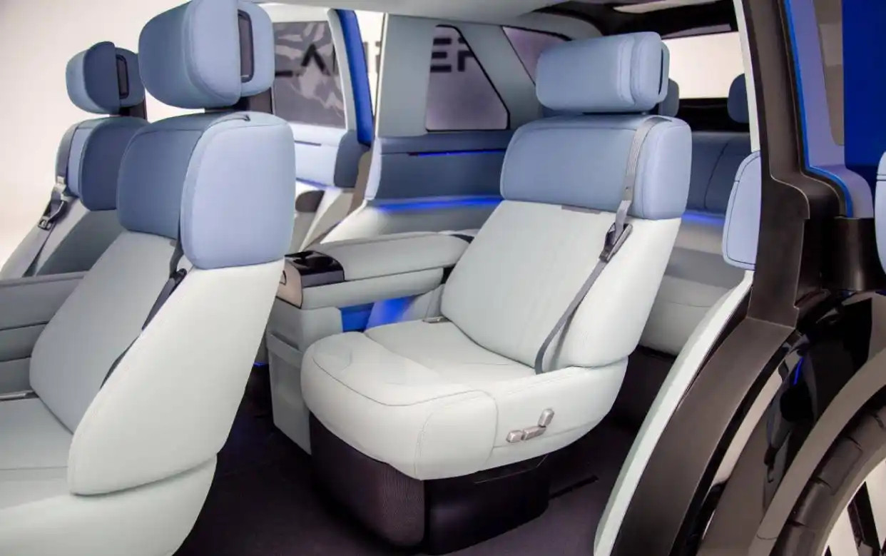 奇瑞捷豹路虎在华停产燃油车极光和发现运动，其实在刚诞生的那几年，确实还没有很多的