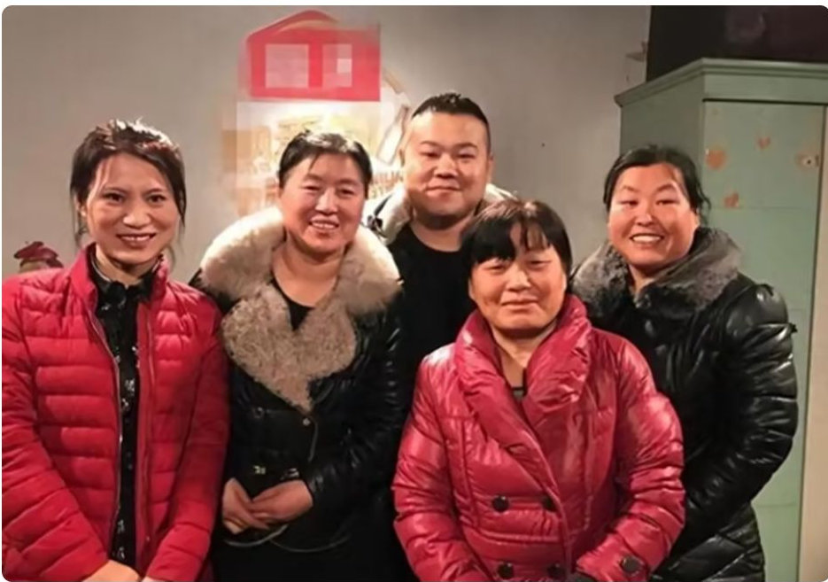 都说岳云鹏亏待弟弟，看到乡下老宅那一刻，才懂这家人有多好