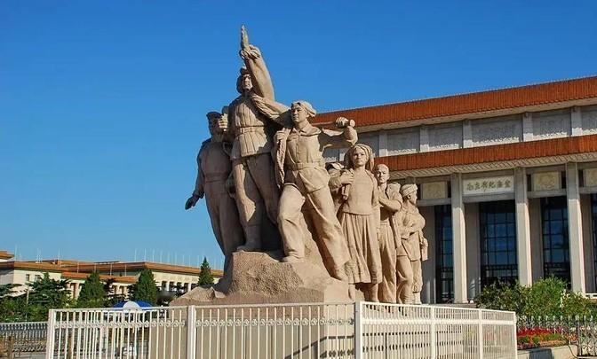 当初建毛主席纪念堂就是不妥的，邓公说。曾有外国记者采访邓公，说听到风声，毛主席纪