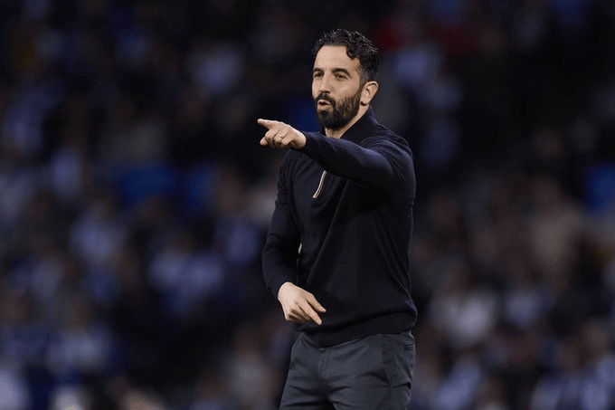 阿莫林: 意识到短期内曼联不可能完美3-4-3;逆足边锋很重要