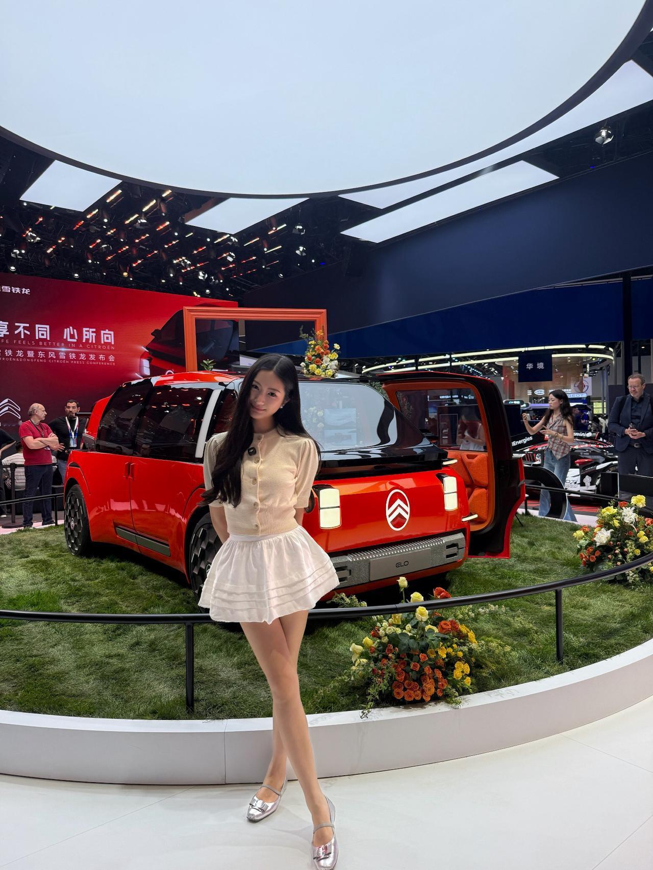 北京车展必逛神龙汽车展台！双品牌合而不同，东风标致科技先锋，东风雪铁龙松弛生活。