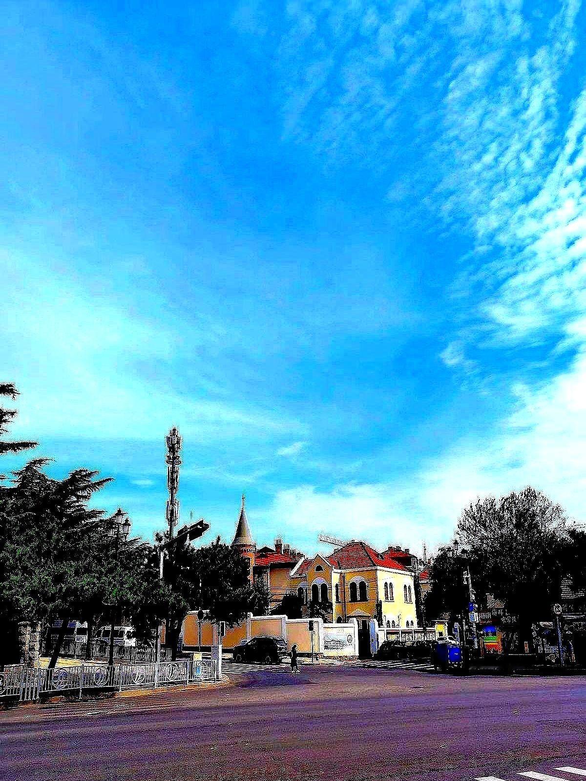 “咬牙再跑三公里”差点把老周送进急诊。上周他在公司打卡群里晒了连续第21天十