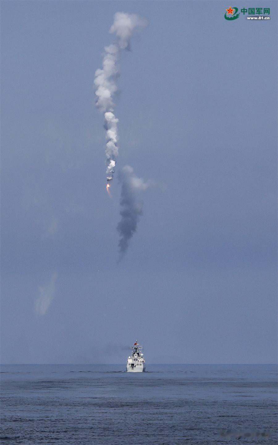 2026年6月，南海某海域，一阵急促的战斗警报划破了海面的宁静。南部战区海军某护