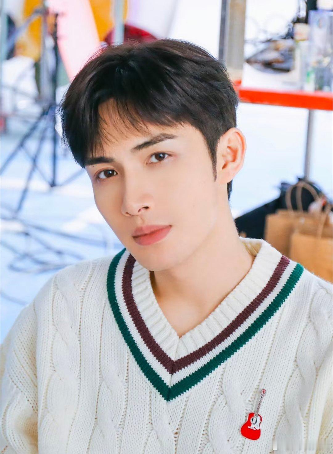 1、张彬彬和景甜二搭的《龙骨焚香》发布预告,这次也是两人和李木戈的再度合作,平台