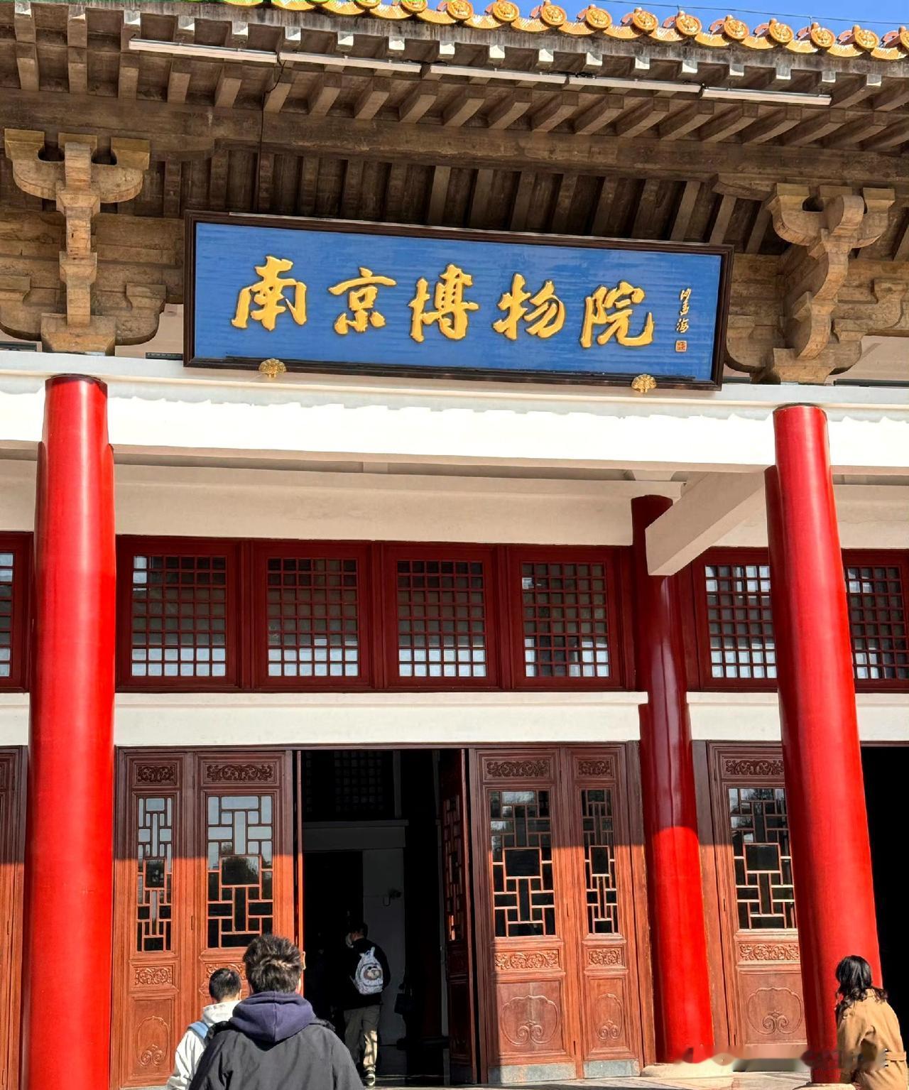 我有种预感南京博物院这次麻烦不会小。原因很简单啊。庞家当年捐了137幅画，其中