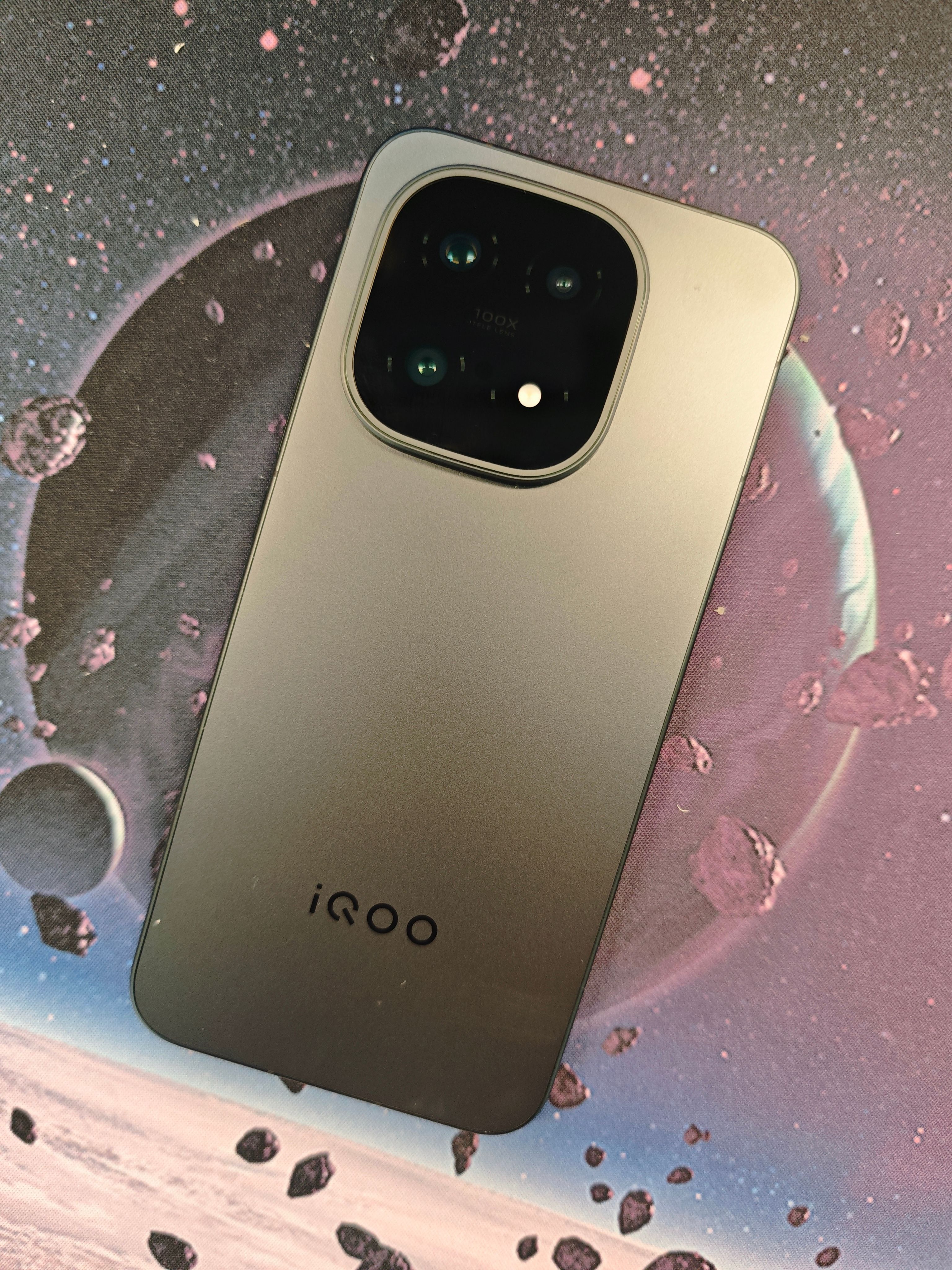 年末压哨双11想换游戏手机？歪哥建议首选iQOO15从配置上来看的话，第五代骁龙