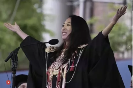 哈佛女孩现在应该是后悔了。她后悔跟黄杨钿甜一样高调了。本来以为能收获一片