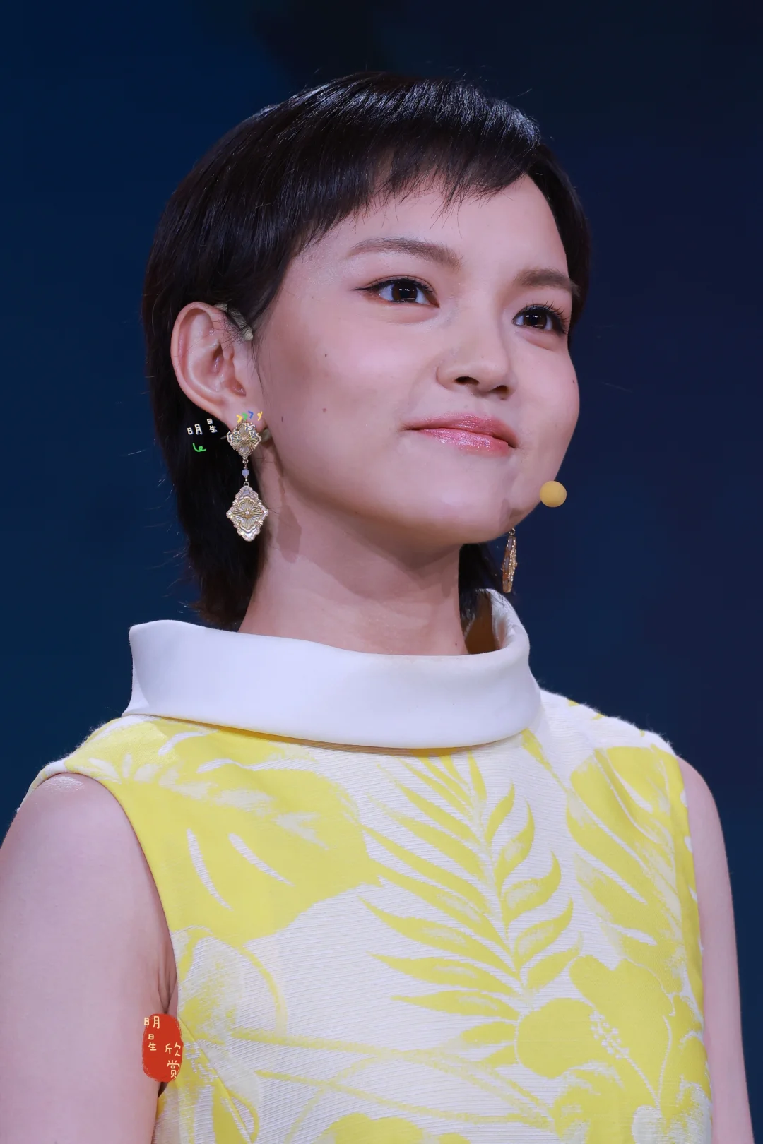 短发女孩兰西雅，精气神十足