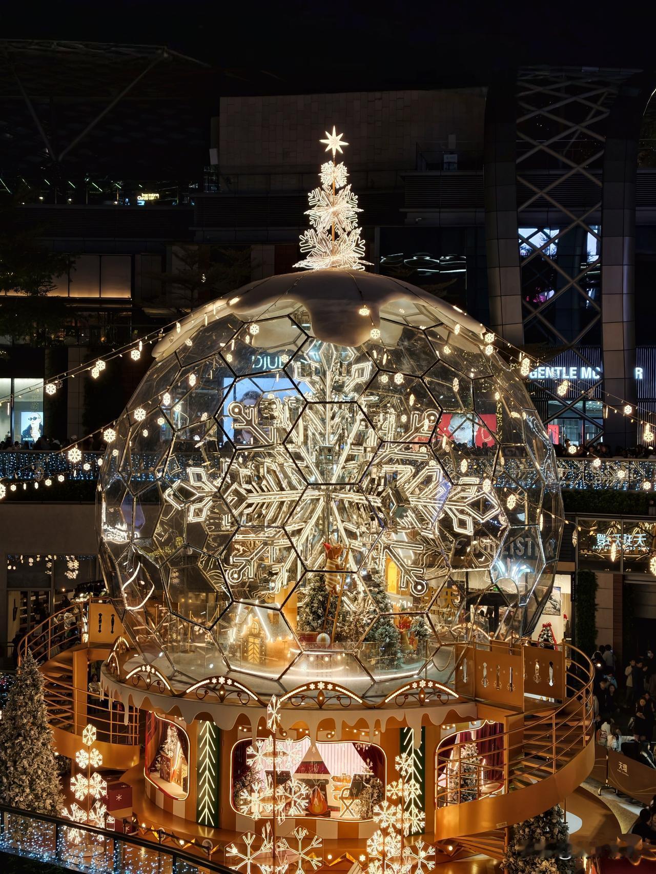 天环的水晶球。确实精美。人超多。蛇形队。还限时。