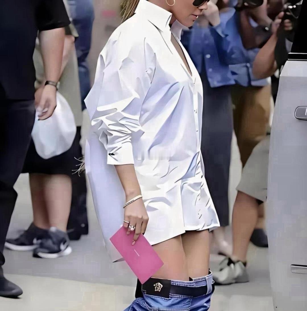 第一眼还以为是裤子掉了