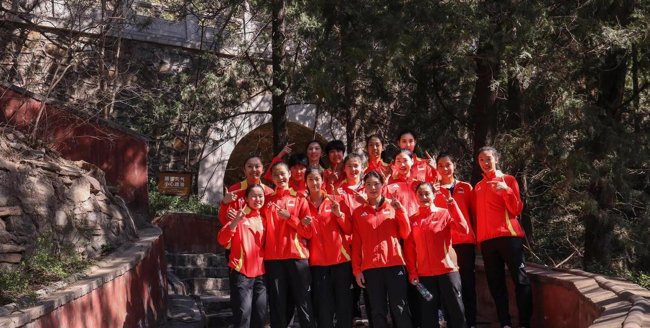 她是中国女排下一个张籽萱吗？中国女排最新的集训视频一出来，就把大家的热情给点