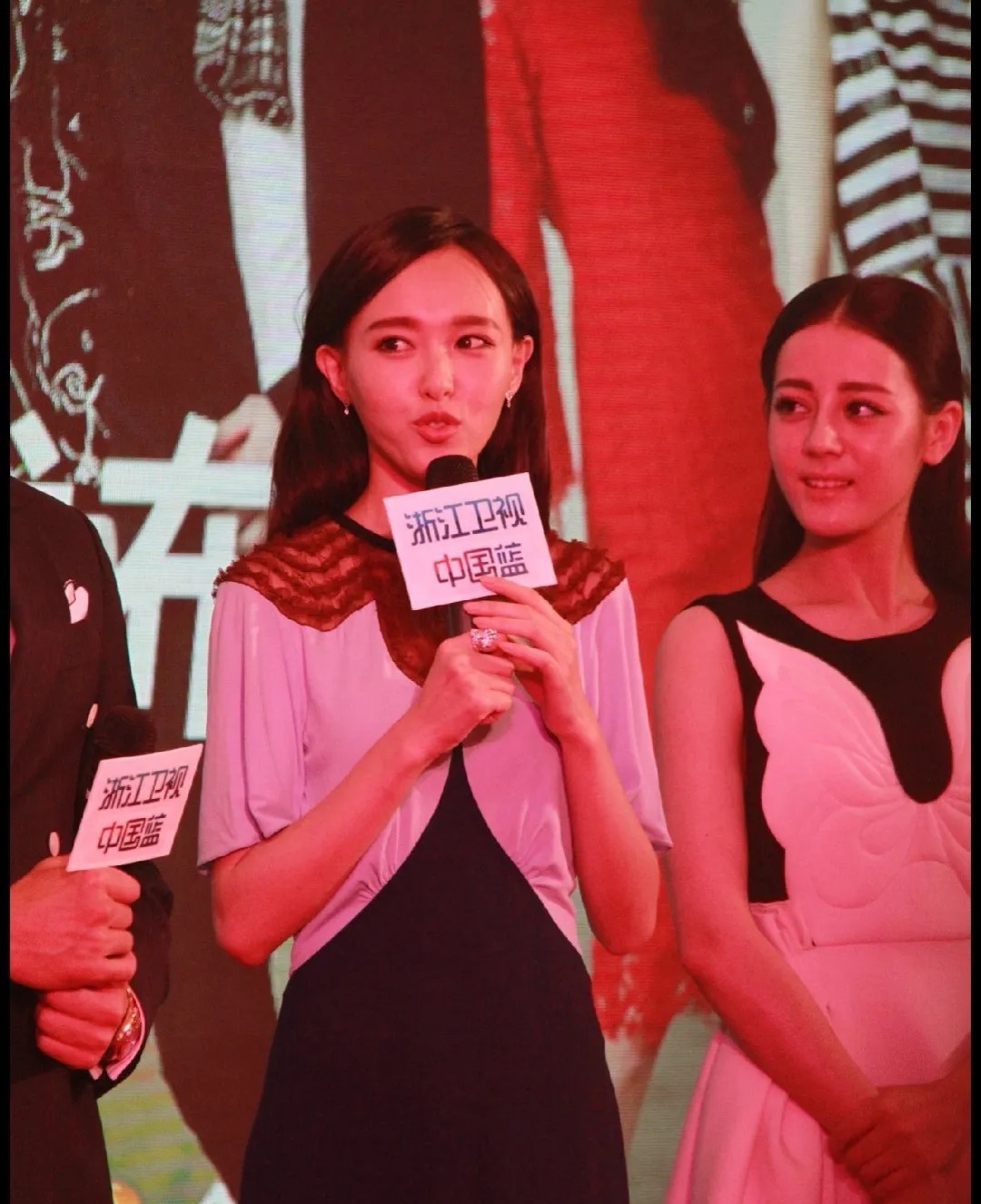 大事不好了，热巴的粉丝和唐嫣的粉丝又掐起来了，娱乐圈真的是每天都在掐架中。