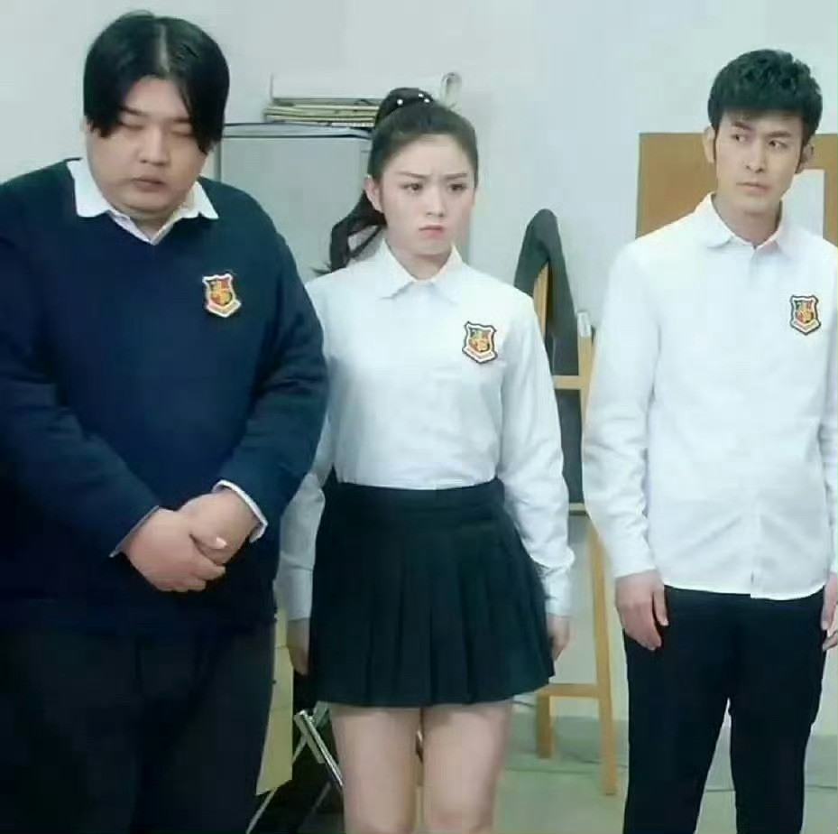 早期的田曦薇，差点没认出来，那时候还带着婴儿肥，看着好可爱