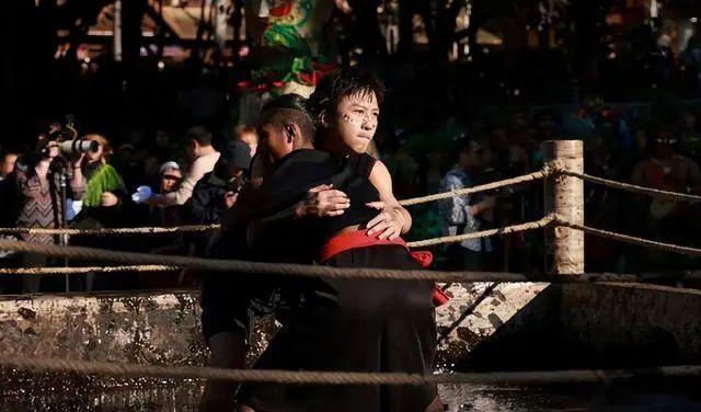 要说内娱综艺感最强的活宝，邓超要是认第二，没人敢认第一。这次，才刚完成《哈哈哈哈