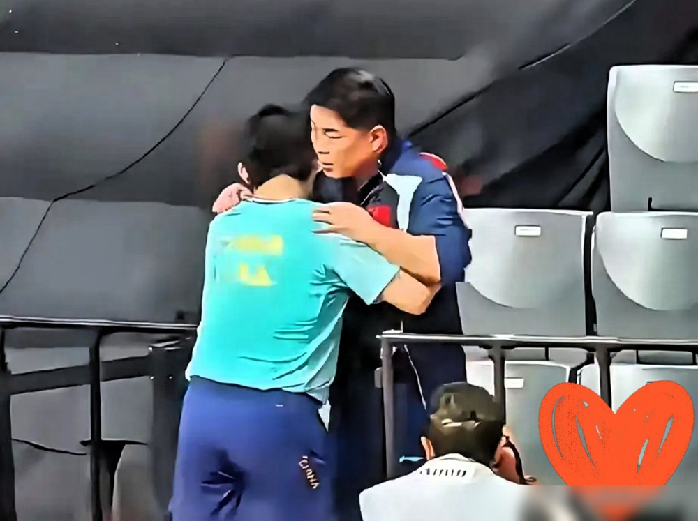 王皓问林诗栋：你现在怎么不退了？林诗栋回了一句，再退就要进棺材了。这对话发生在训练场，王皓盯着他，问