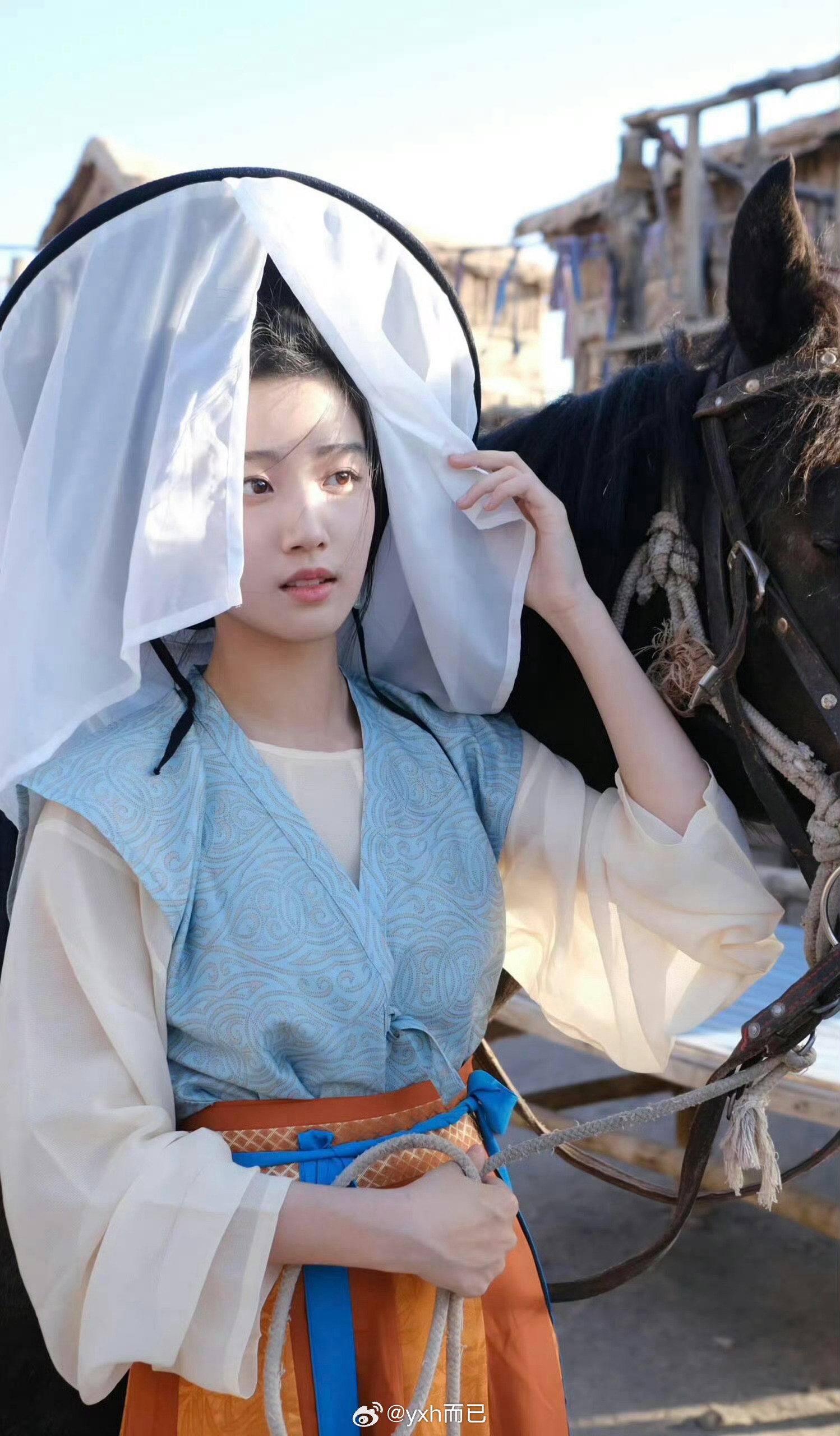 恰逢雨连天女主挺适合卢昱晓