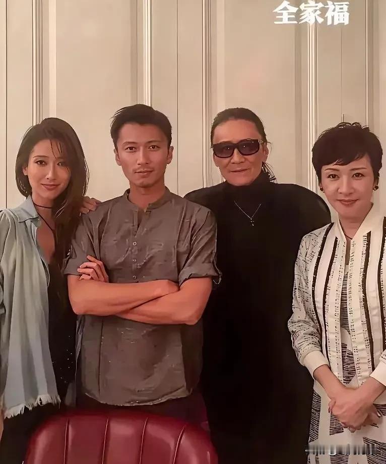 从面相上看，一家人都是老实巴交的本分人。只不过“巧儿”他爸打“巧儿”他妈——巧儿
