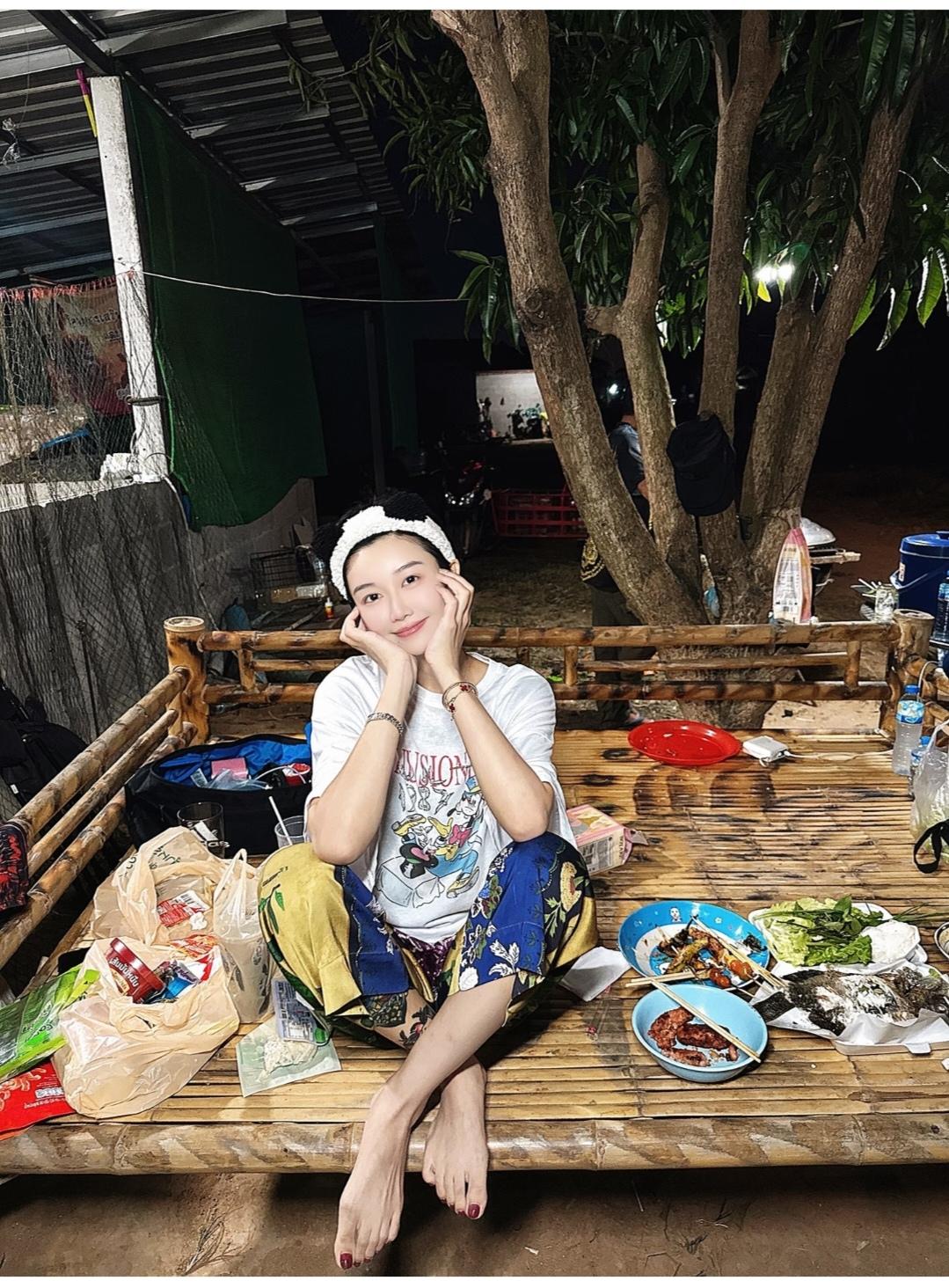 虽然脚丫子很大，但脚型很好看。