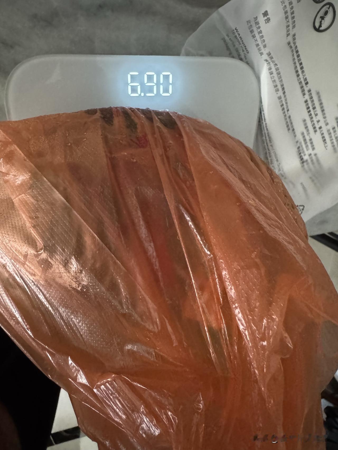 广州人，太好骗了！ 晚上，我去番禺区市新公路吃饭，看到路边摊有买西瓜的，用三