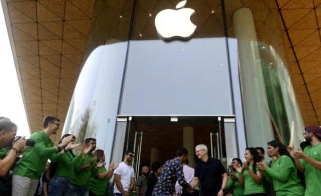 苹果或被印度罚款380亿美元，白宫冷嘲热讽拒绝救援，库克后悔没听中国的！据财联社