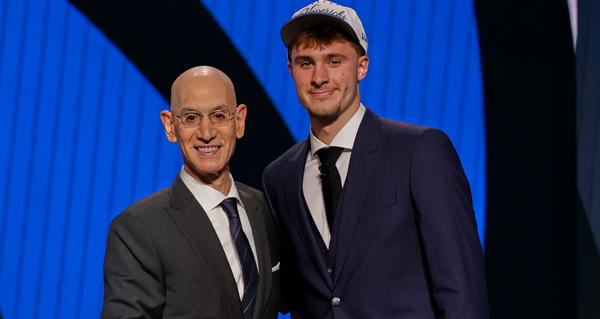 据ESPN记者蒂姆·麦克马洪确认，达拉斯独行侠将让库珀·弗拉格提前结束夏季联赛之