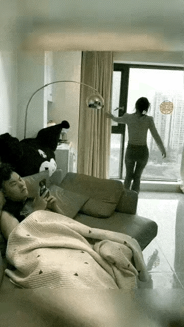 老婆一拉窗帘，老公咋都害怕呢？