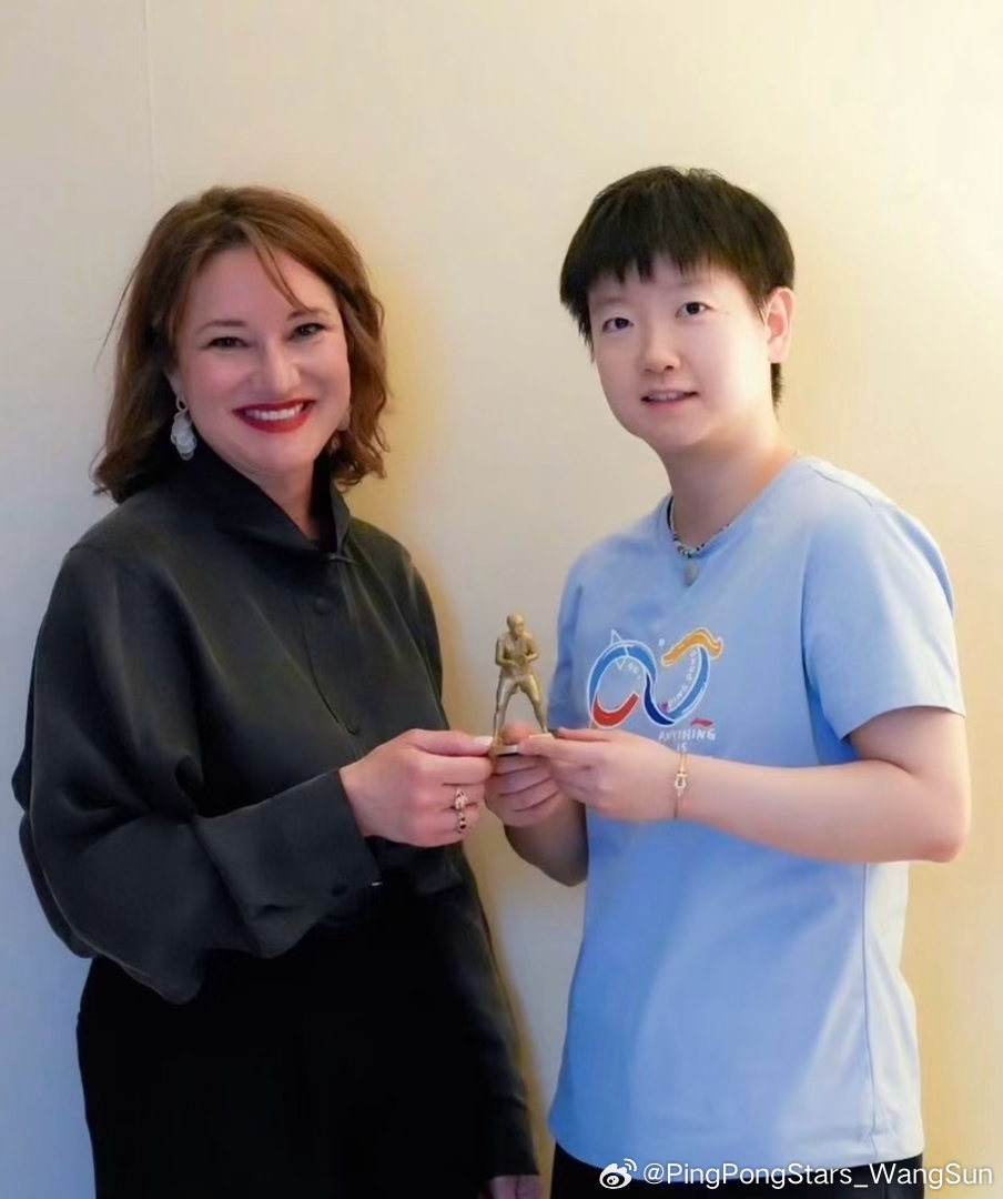 小手办莎莎孙颖莎