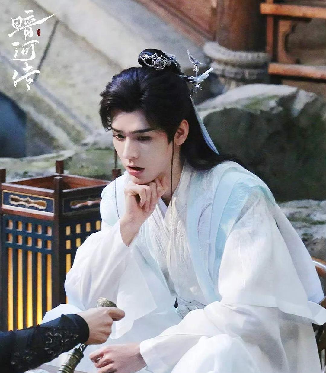 《暗河传》真的好好看推荐打戏拍的很好，龚俊把苏暮雨演活了，台词功底很