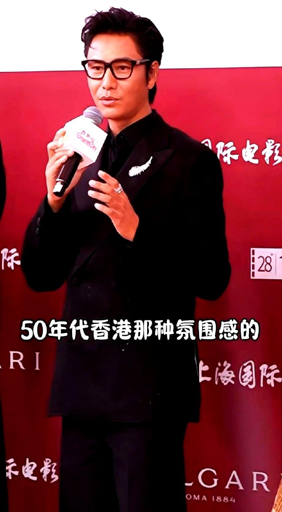 说到陈坤，最近一场活动，彻底不一样了。他介绍完自己的新电影，转头向身边人寻求肯