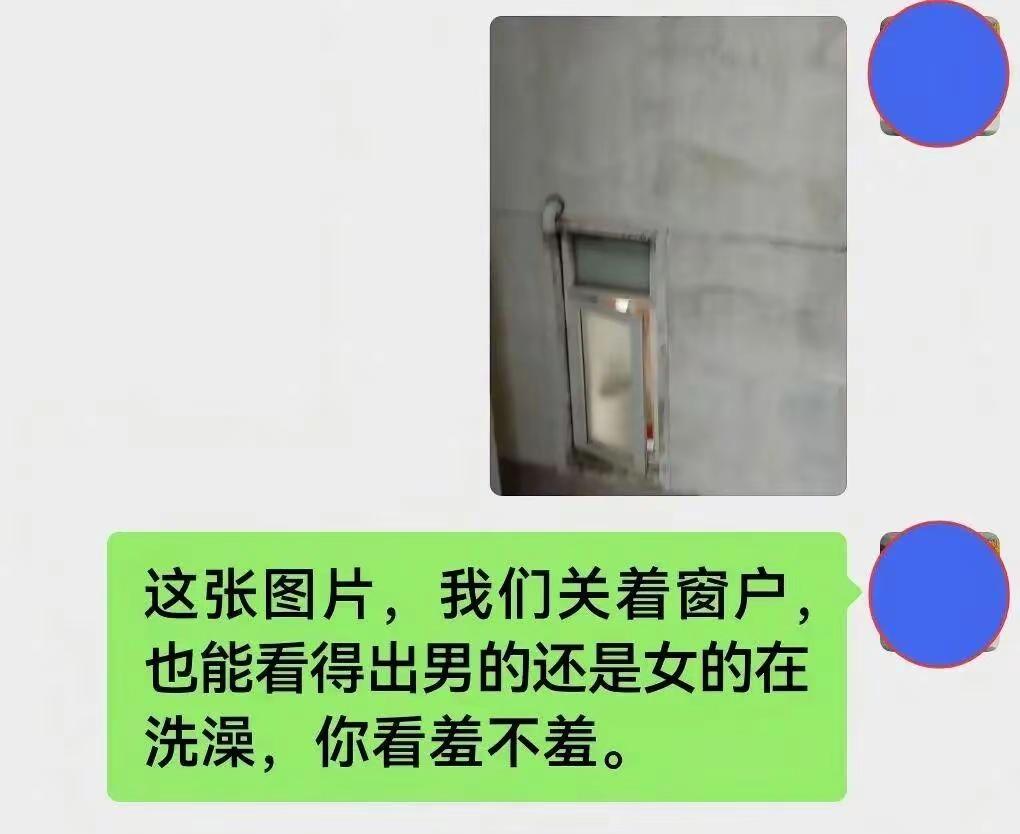上海嘉定李园一村小区1号楼加装的电梯火了——两面落地玻璃窗正对河景，居民坐在电梯