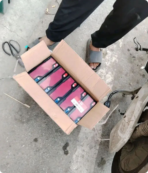 太缺德了！一女子去给电动车换了电瓶，两个月后发现电动车续航又不行了！于是仔细观察