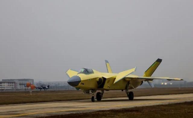 俄乌开战前，中国提前采购了约一千台发动机，西方很好奇中俄想干什么？美国智库指出，