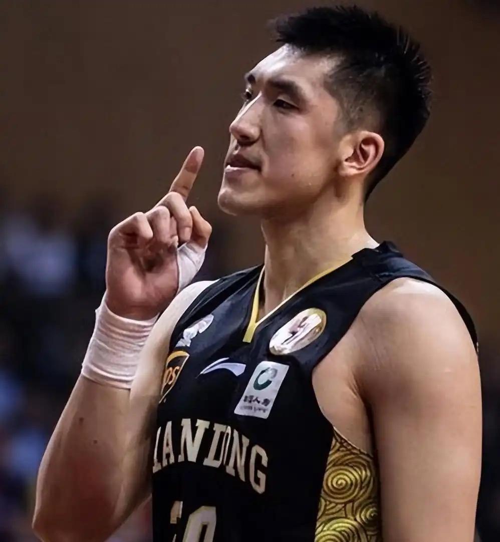 山东高速男篮与陶汉林、高诗岩和陈培东三位核心球员完成续约，其他引援工作非常值得期