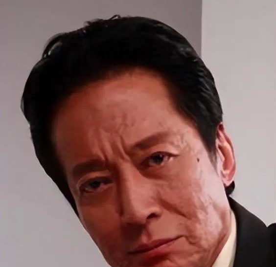 方刚义子王翰祥说义父一辈子未婚未育，但收养了7个义子，他最疼爱我了，和我生活
