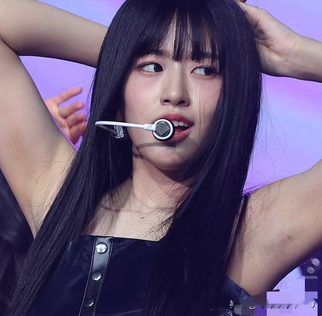 韩国女星安宥真舞台活力美图