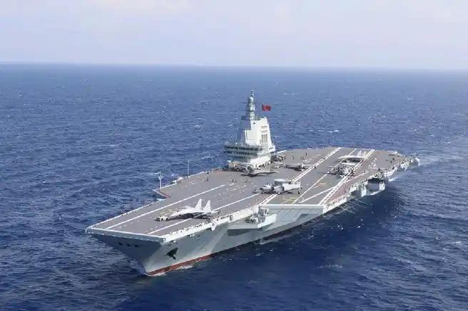 击沉福建舰有多难？答案是就是火箭军和空军的导弹打完了。跟福建舰护航的是火箭军和空