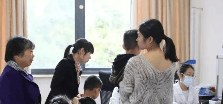 很多孩子感染这种病毒, 症状和感冒相似, 发现定要及早治疗